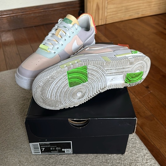 Nike Air Force 1 Pixel - Picture 2 of 9